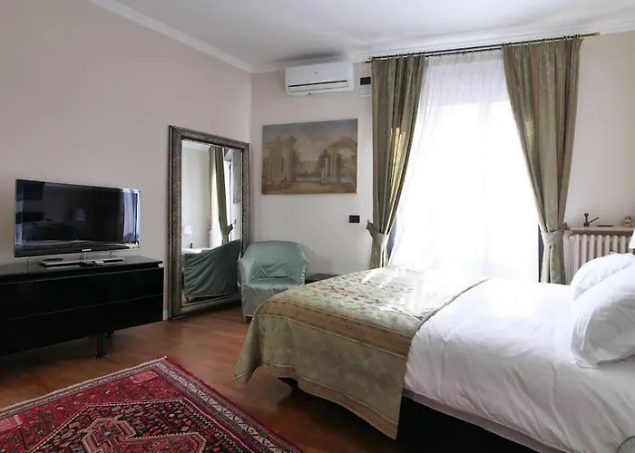 Large And Elegant Apartment In Missori Duomo