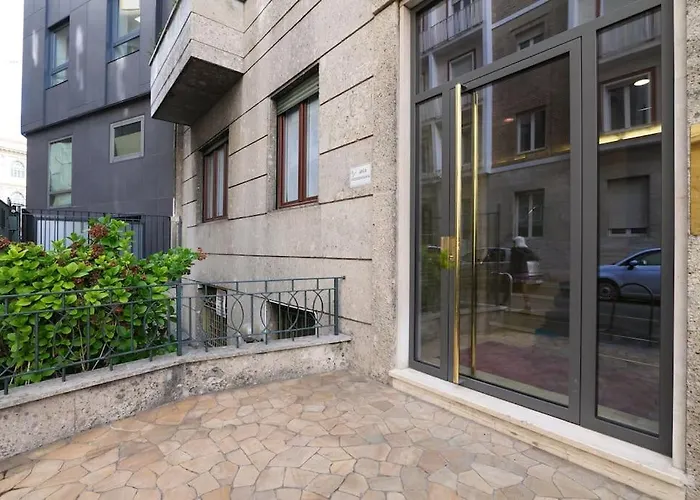Large And Elegant Apartment In Missori Duomo