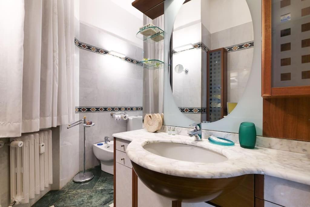 Large And Elegant In Missori Duomo Appartement Milan