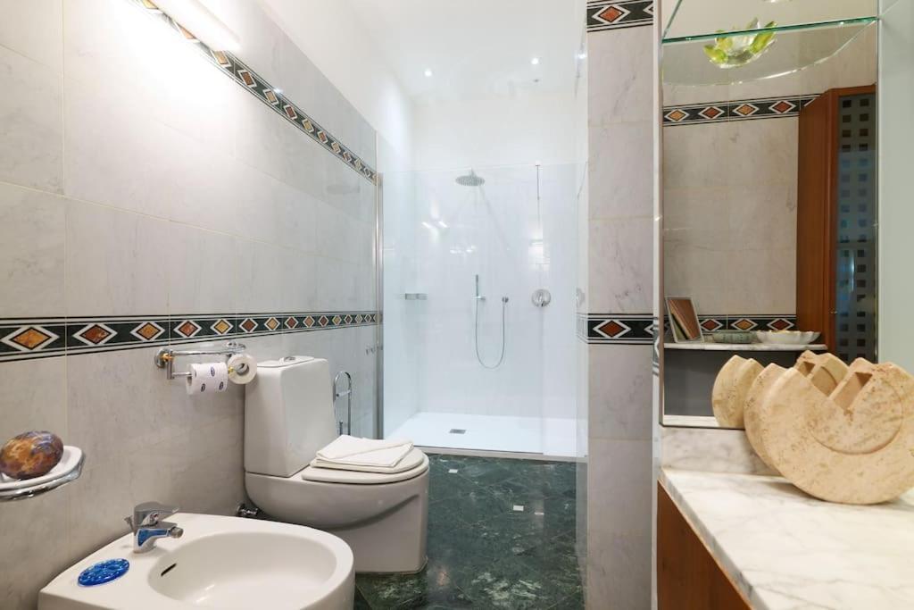 Large And Elegant In Missori Duomo Appartement Milan