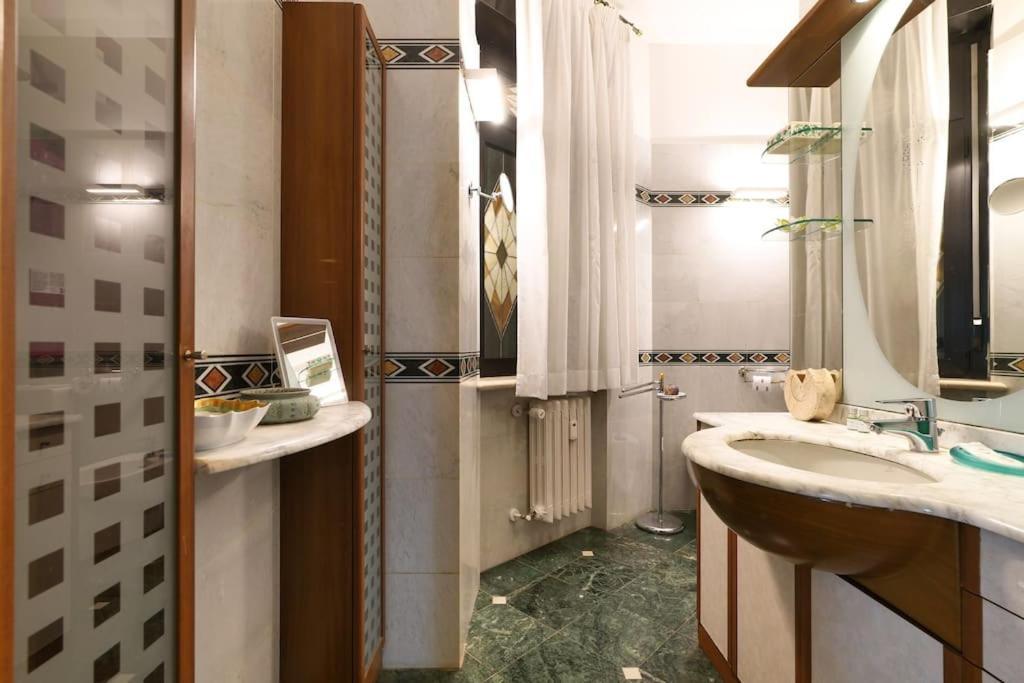 Appartement Large And Elegant In Missori Duomo Milan