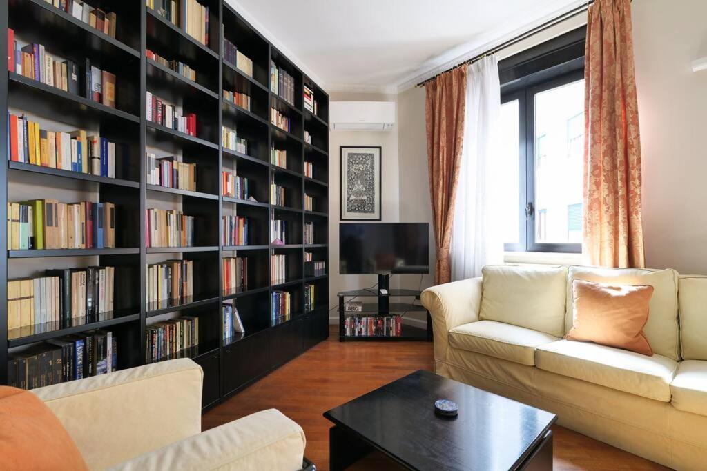 Large And Elegant In Missori Duomo Appartement *