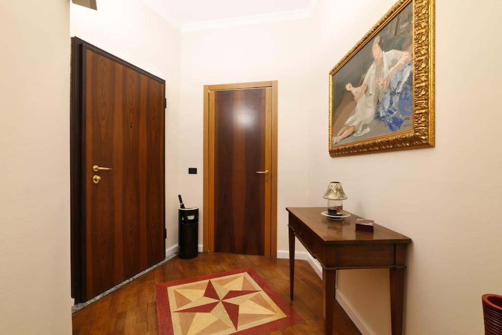 Large And Elegant In Missori Duomo Appartement *
