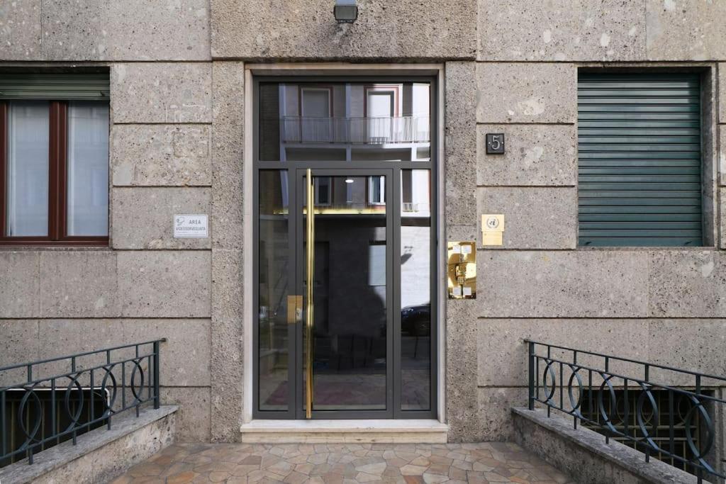 Large And Elegant In Missori Duomo Appartement Milan